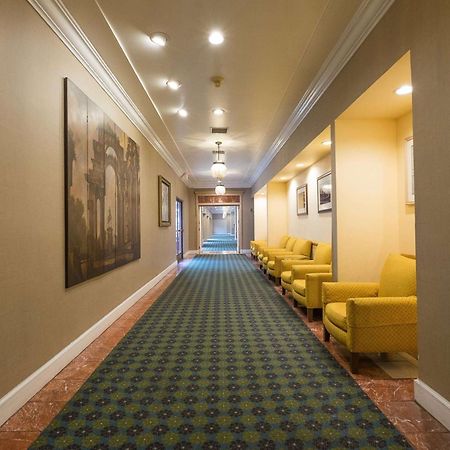 Howard Johnson By Wyndham Fullerton/Anaheim Conference Cntr Extérieur photo