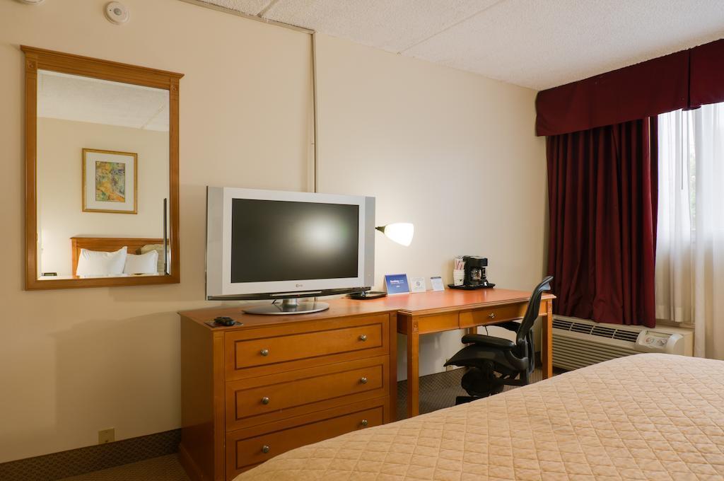 Howard Johnson By Wyndham Fullerton/Anaheim Conference Cntr Extérieur photo