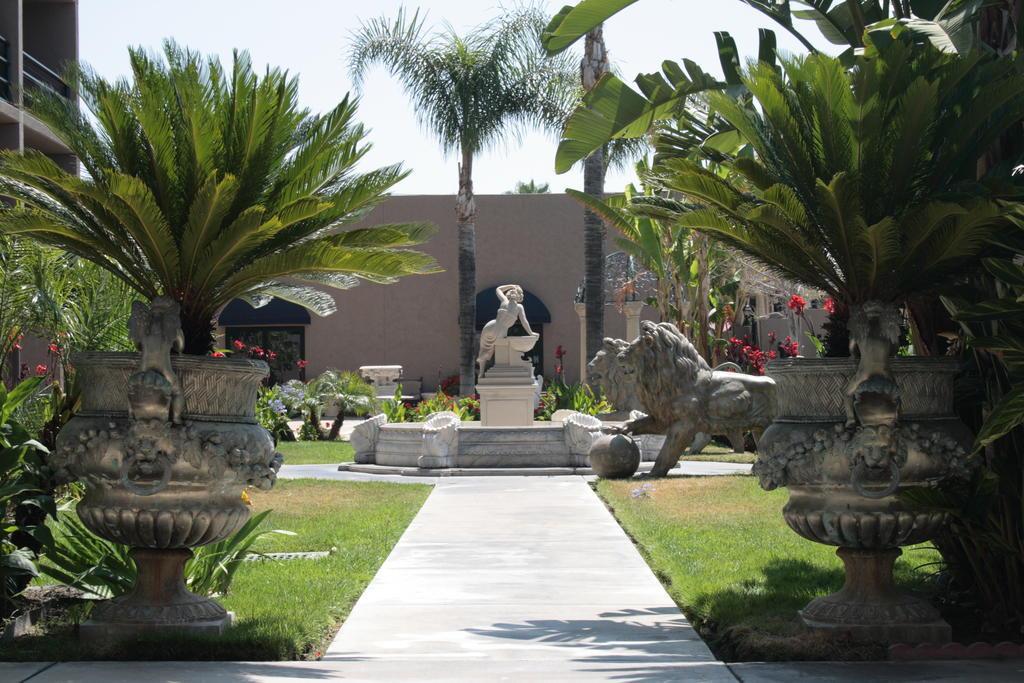 Howard Johnson By Wyndham Fullerton/Anaheim Conference Cntr Extérieur photo
