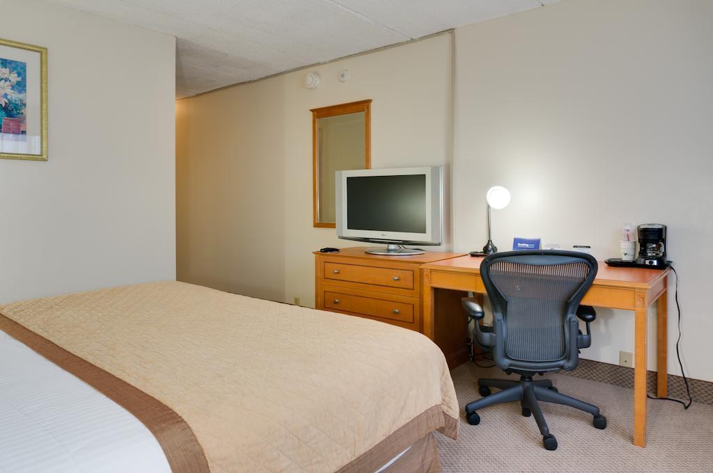 Howard Johnson By Wyndham Fullerton/Anaheim Conference Cntr Extérieur photo