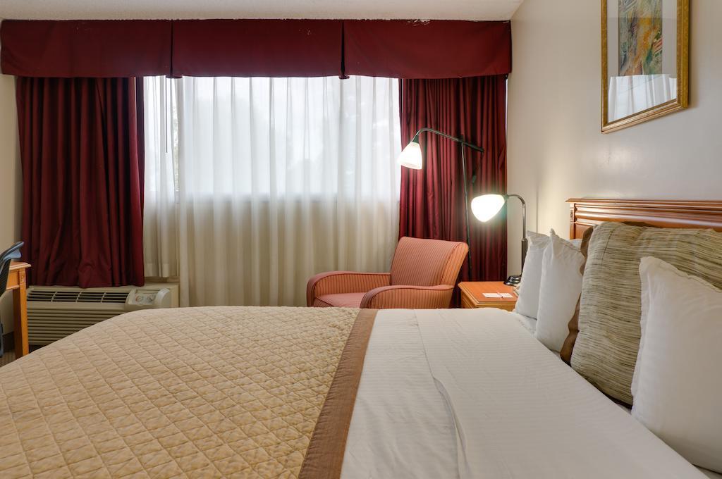 Howard Johnson By Wyndham Fullerton/Anaheim Conference Cntr Extérieur photo