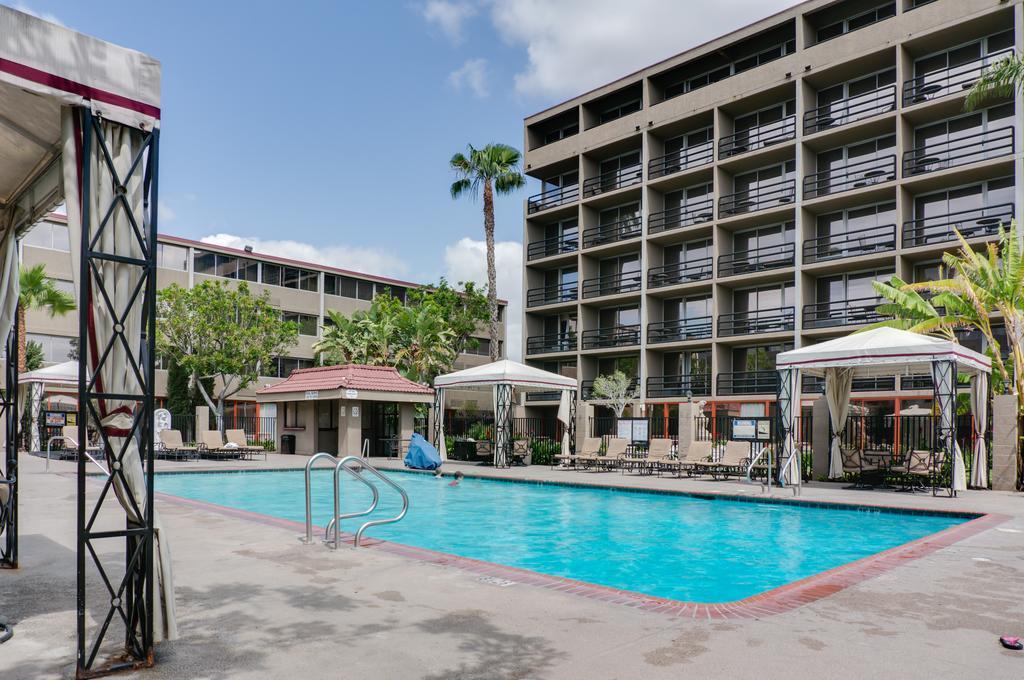 Howard Johnson By Wyndham Fullerton/Anaheim Conference Cntr Extérieur photo