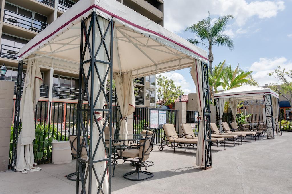 Howard Johnson By Wyndham Fullerton/Anaheim Conference Cntr Extérieur photo
