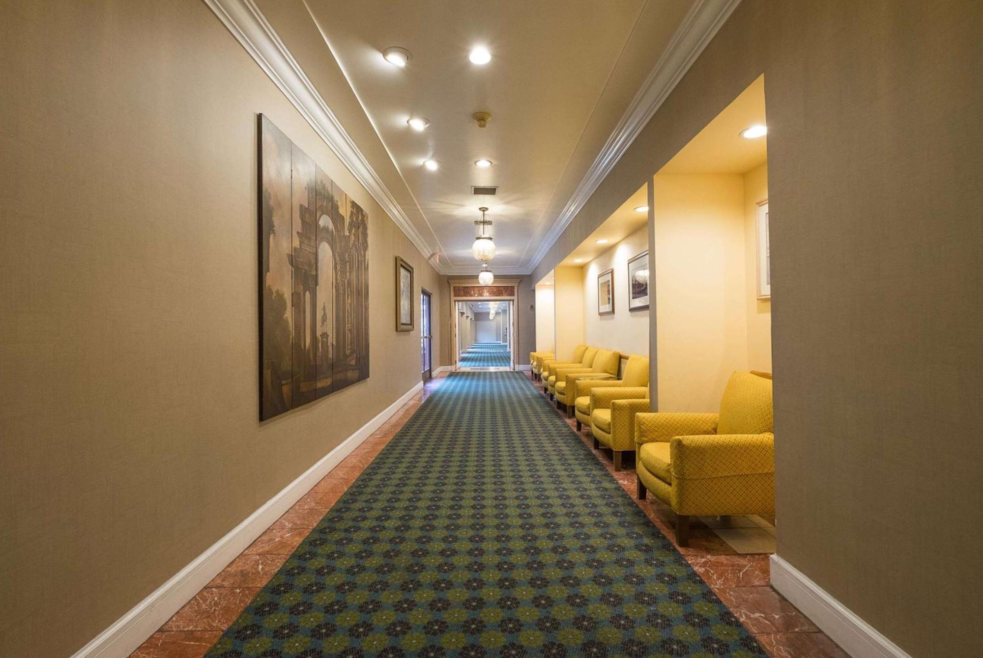 Howard Johnson By Wyndham Fullerton/Anaheim Conference Cntr Extérieur photo