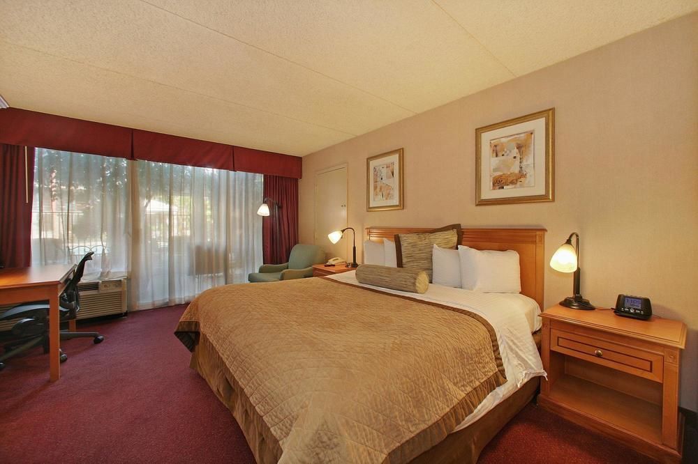 Howard Johnson By Wyndham Fullerton/Anaheim Conference Cntr Extérieur photo