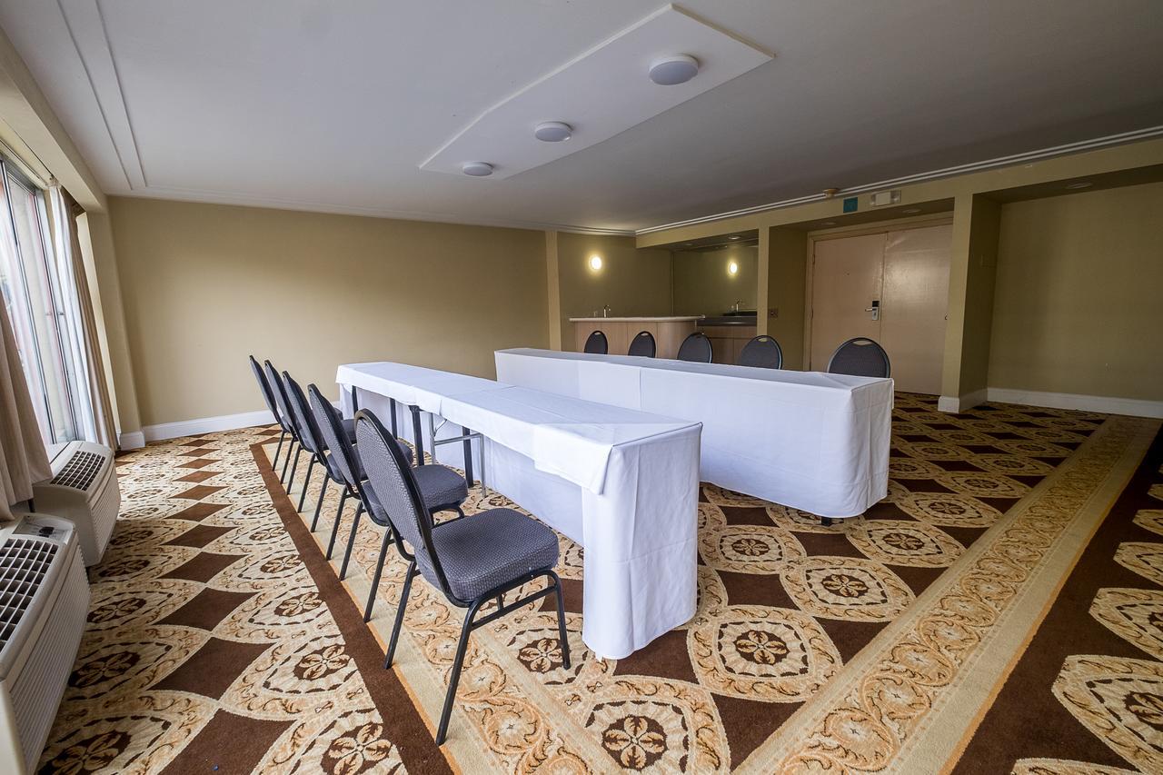 Howard Johnson By Wyndham Fullerton/Anaheim Conference Cntr Extérieur photo
