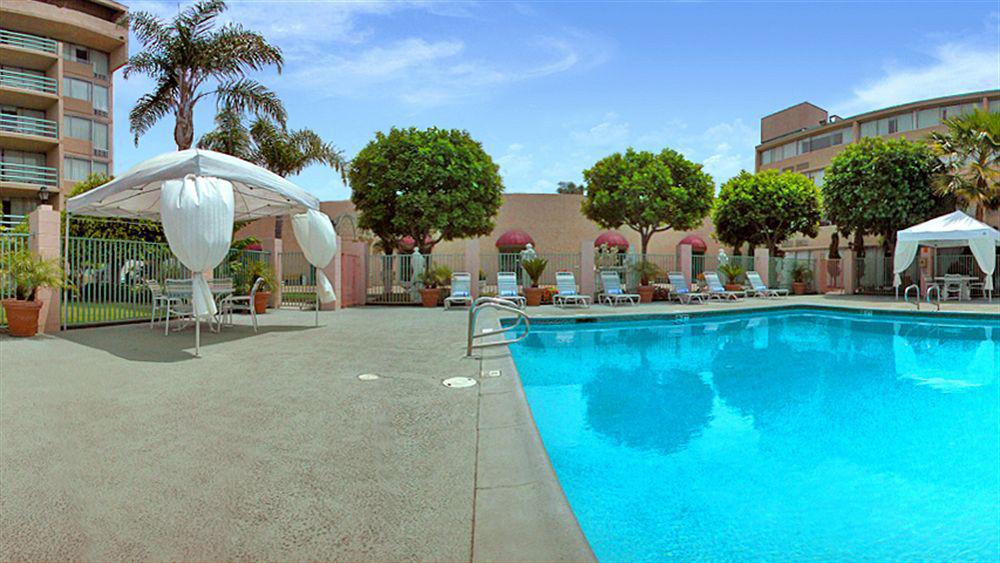 Howard Johnson By Wyndham Fullerton/Anaheim Conference Cntr Extérieur photo